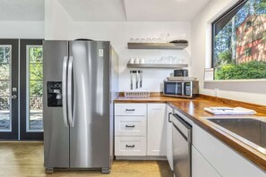 Refrigerador, microondas, horno y lavavajillas 