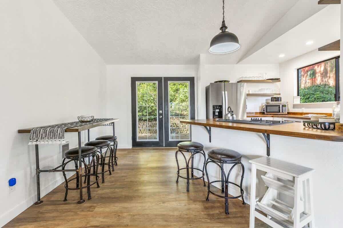 Kühlschrank, Mikrowelle, Ofen, Geschirrspüler