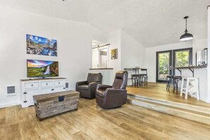 Fireplace, offices - 2BR Lakefront Cottage | Fireplace | Quiet Retreat (Lakebay)