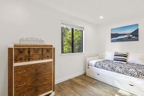 WiFi, bed sheets - 2BR Lakefront Cottage | Fireplace | Quiet Retreat (Lakebay)