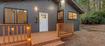 2BR Lakefront Cottage | Fireplace | Quiet Retreat