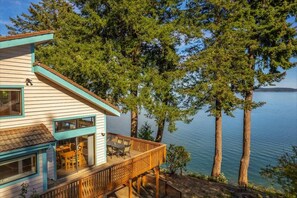 Terrace/patio - 4BR Waterfront Home | Sauna | Dock | Firepit (Brinnon)