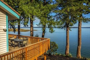 Outdoor dining - 4BR Waterfront Home | Sauna | Dock | Firepit (Brinnon)