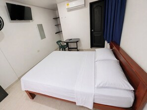 Comfort Room, 1 Double Bed | Laptop workspace - Hospedaje Guainia (Inírida)