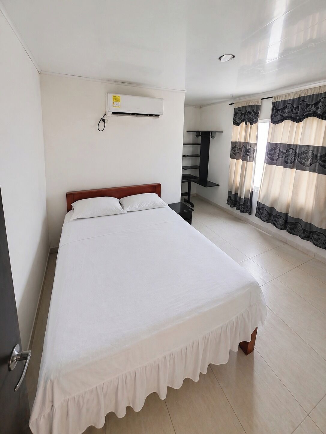 Comfort Room, 1 Double Bed | Laptop workspace