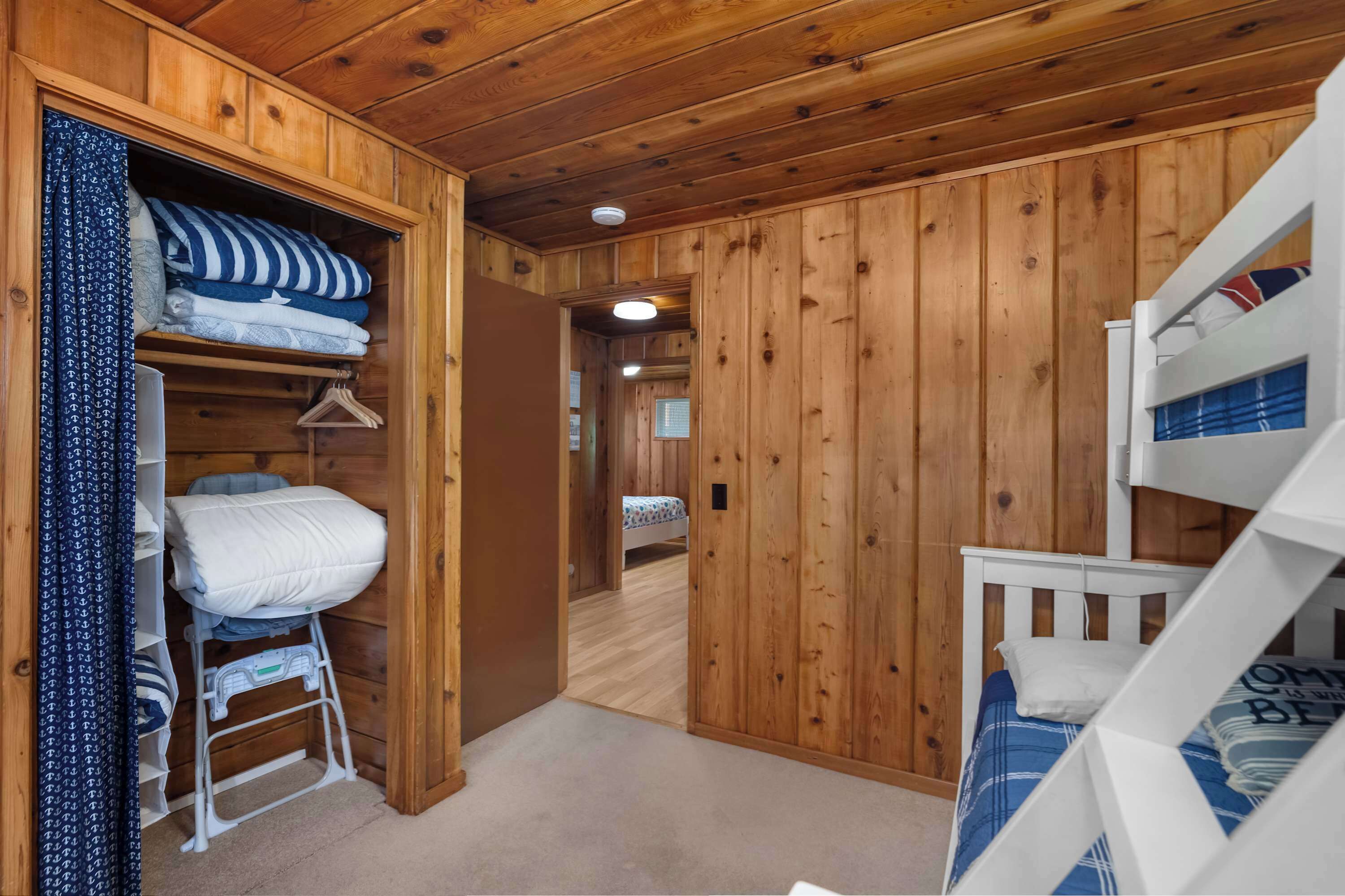 3 bedrooms, iron/ironing board, WiFi, bed sheets