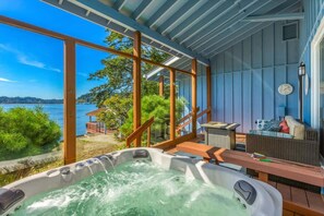 Terrace/patio - 3BR Waterfront Retreat | Firepit | Hot Tub (Shelton)