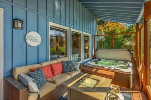Terrace/patio - 3BR Waterfront Retreat | Firepit | Hot Tub (Shelton)