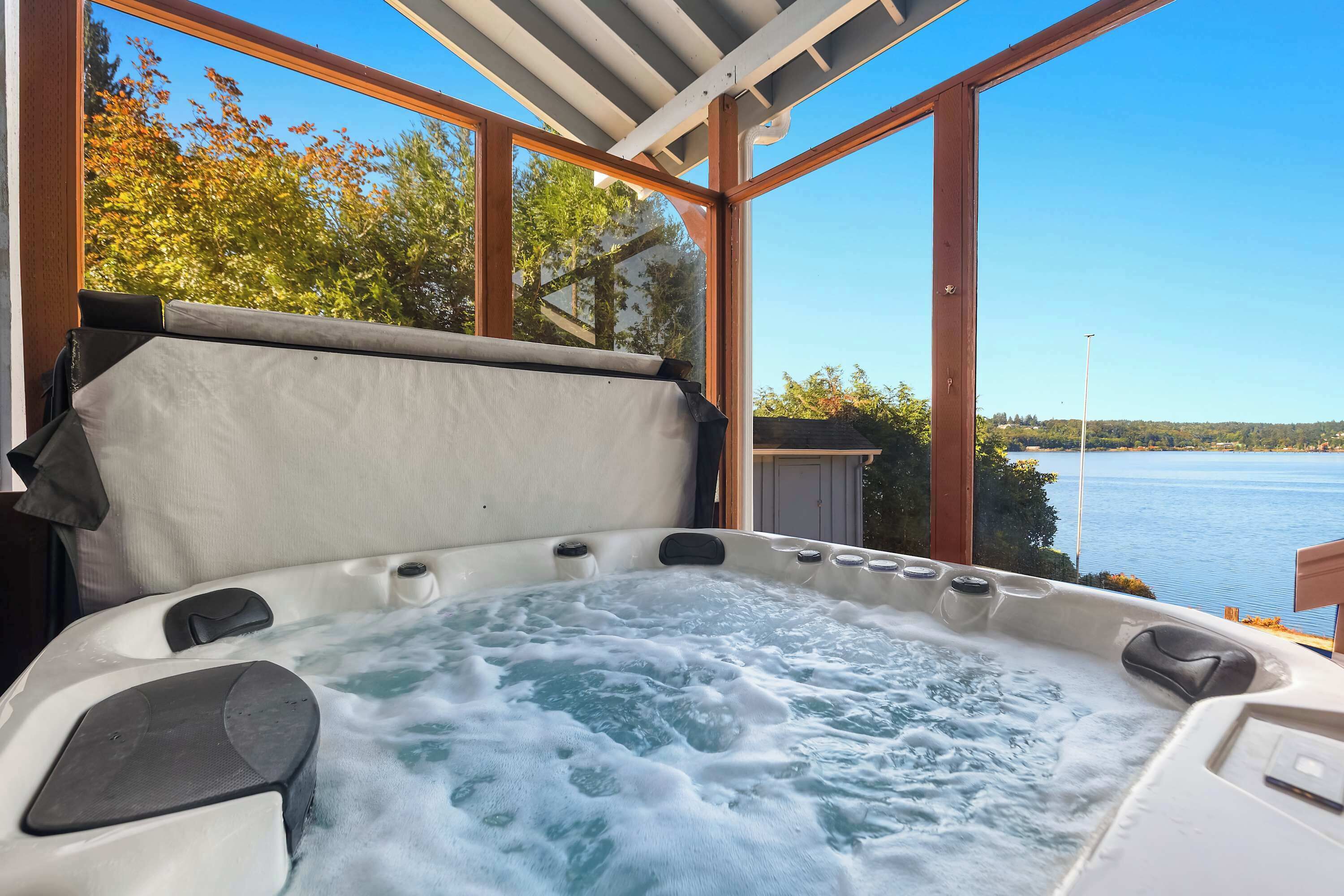 Outdoor spa tub