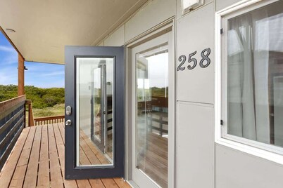 Spacious 2BR Condo in Ocean Shores | Sleeps 6