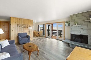 Fireplace, offices - 2BR Oceanview Condo | Walk to Beach | Sleeps 6 (Ocean Shores)