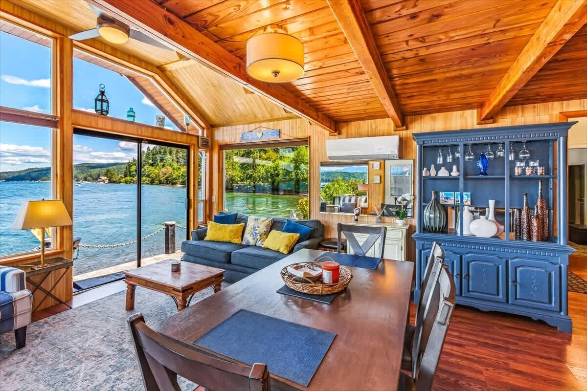 Waterfront Retreat W/ Dock & Hot Tub, Hood Canal - Shelton, WA