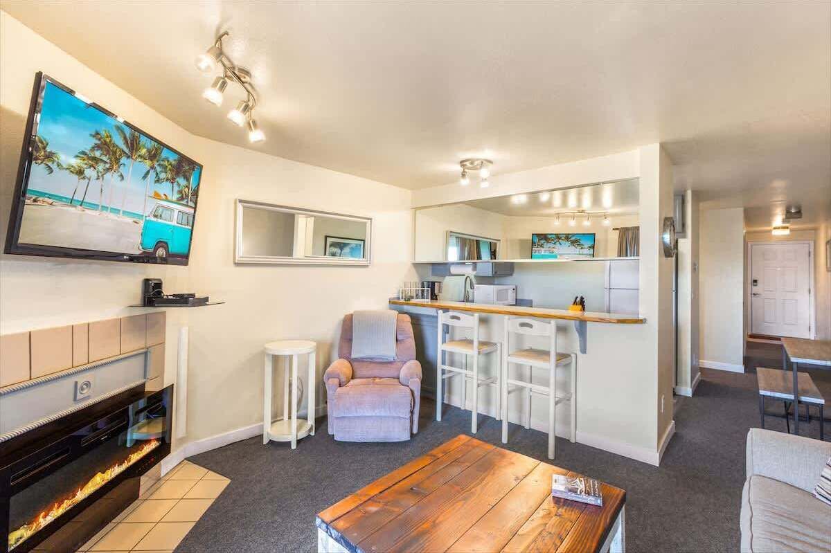 TV, fireplace, offices