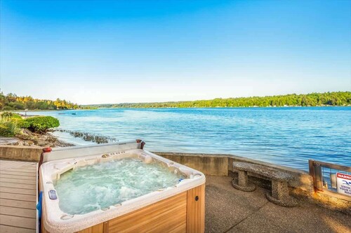 3BR Waterfront Retreat | Hot Tub | Private Deck