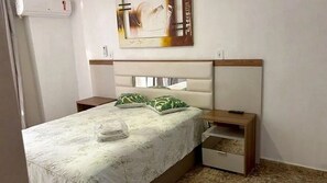 WiFi, bed sheets - Comfortable 3-bedroom apartment in Cabo Frio, very close to Praia do Forte beach, with Wi-Fi. (Cabo Frio)