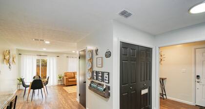 Two Bedroom One bath Near Colleges, Quiet w/ Easy Highway Access, Outside Patio
