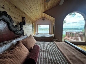 WiFi, bed sheets - Beautiful 1 bedroom Treehouse with heart shaped hot tub (Bee Branch)