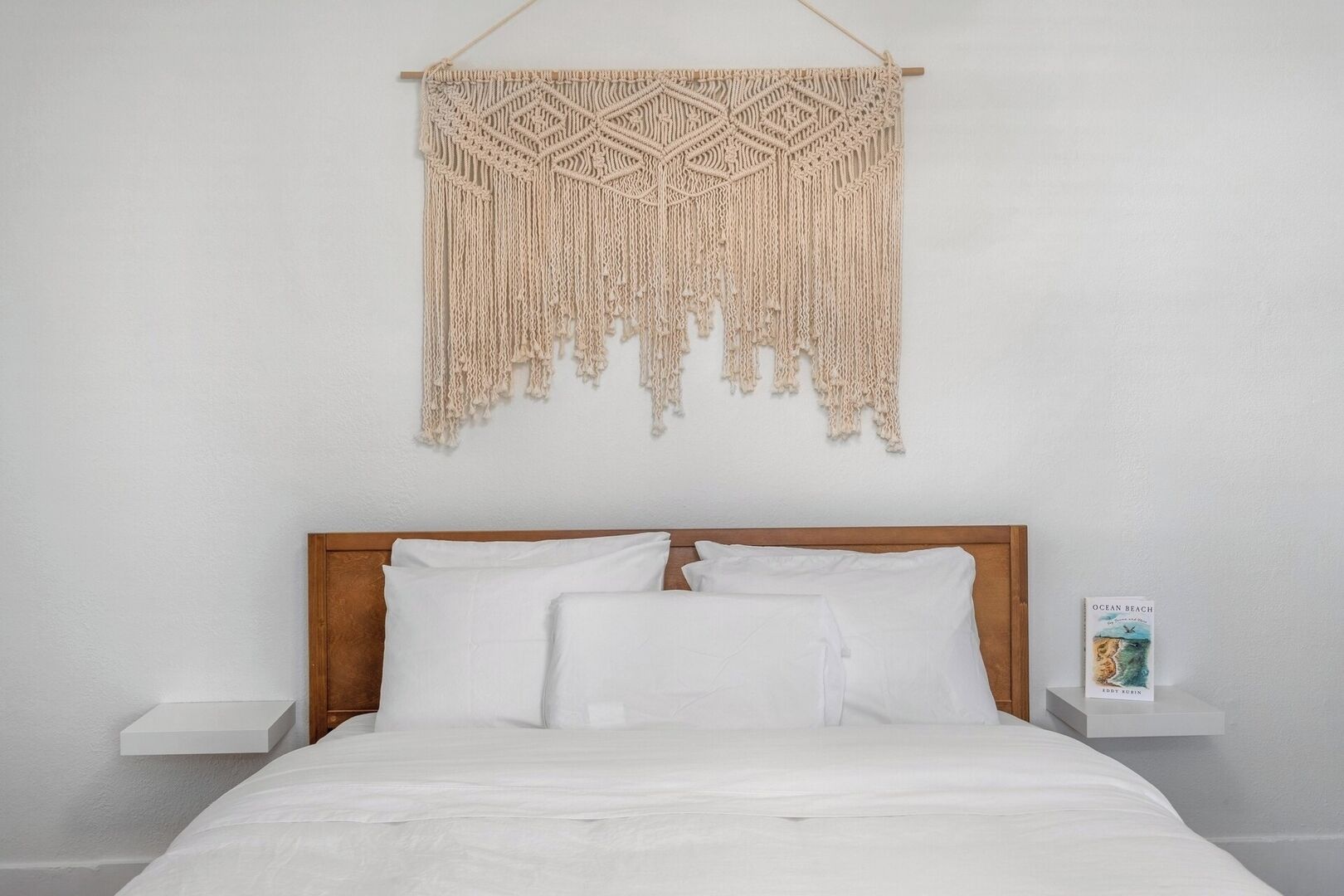 Tabla de planchar con plancha, wifi y ropa de cama 