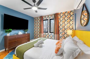 Tabla de planchar con plancha, wifi, ropa de cama