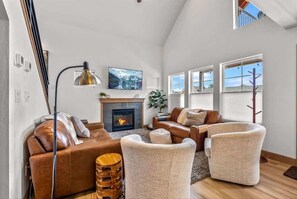 TV, fireplace, offices - Dover Bay Home | Lake Pend Oreille | Ski Access (Dover)