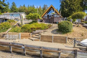 Property grounds - 2BR Beachfront A-Frame Retreat | Deck, Views & BBQ (Shelton)