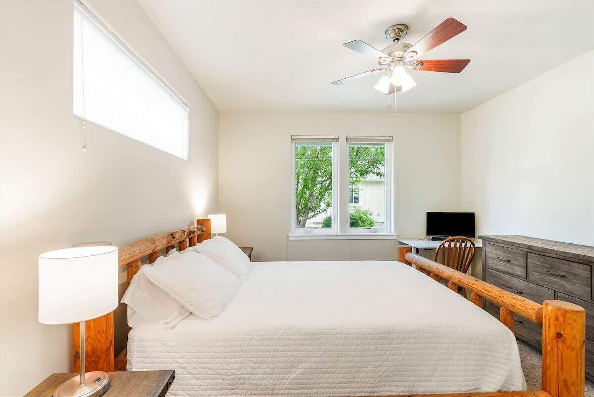 3 bedrooms, WiFi, bed sheets