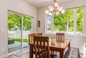 Dining - Dover Bay Retreat | Dogs OK | BBQ & Outdoor Seating (Dover)