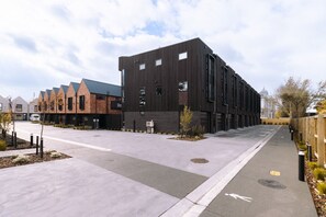 Exterior - Luxury Townhouse | Garage | Arcade | Pets OK (Christchurch)