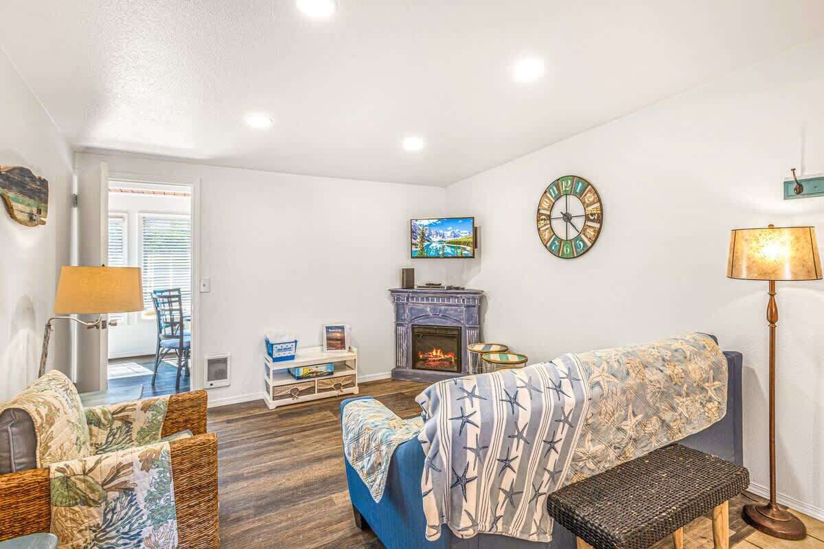 TV, fireplace, offices