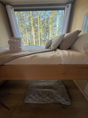 WiFi, bed sheets