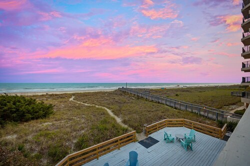 Sea House Villas - Oceanfront Estate w/ Large Pool (Sleeps 60 Across 6 Units)