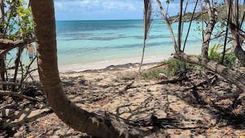 Beach nearby, sun-loungers, beach towels