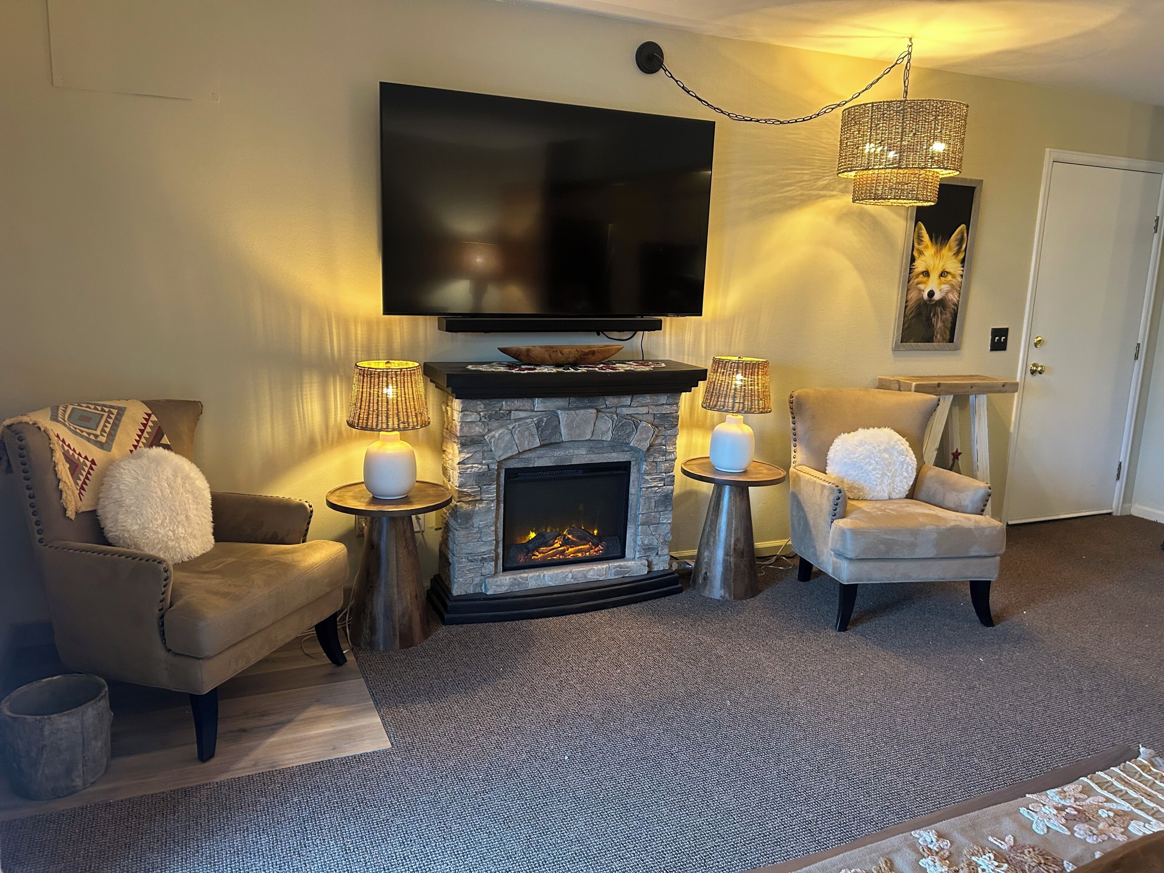 Walk To Town! River Front Condo-1 King Bedroom-1 Bathroom - Rocky Mountain National Park