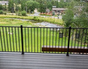 Property grounds - Walk to Town! River Front Condo-1 King Bedroom-1 Bathroom (Estes Park)