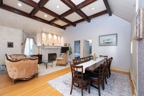 Interior - Exclusive 6-Bed Manor with Amazing Garden View (Vancouver)