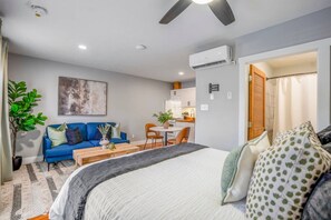House - East End Studio Close to Houston Hotspots (Houston)