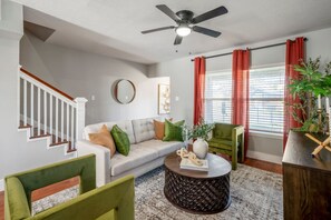 Apartment - 2-bedroom - Equipped Kitchen - Gated Parking (Houston)