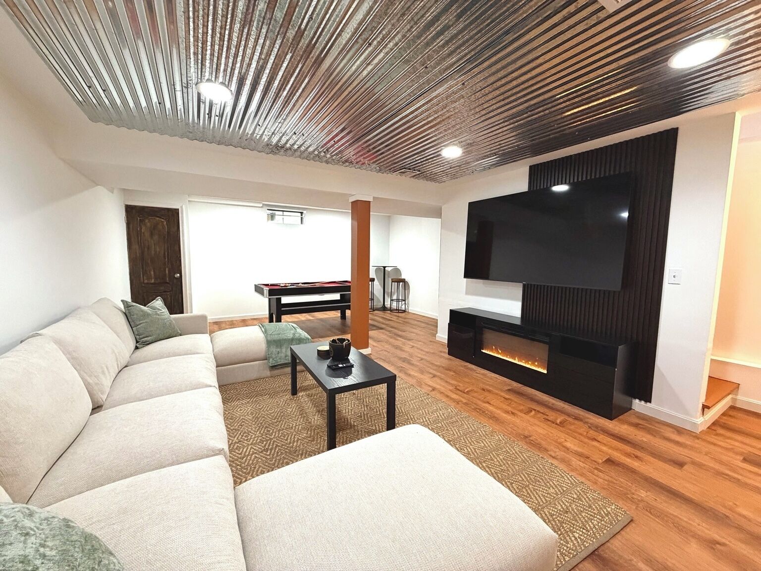 Smart TV, chimenea y tenis de mesa 