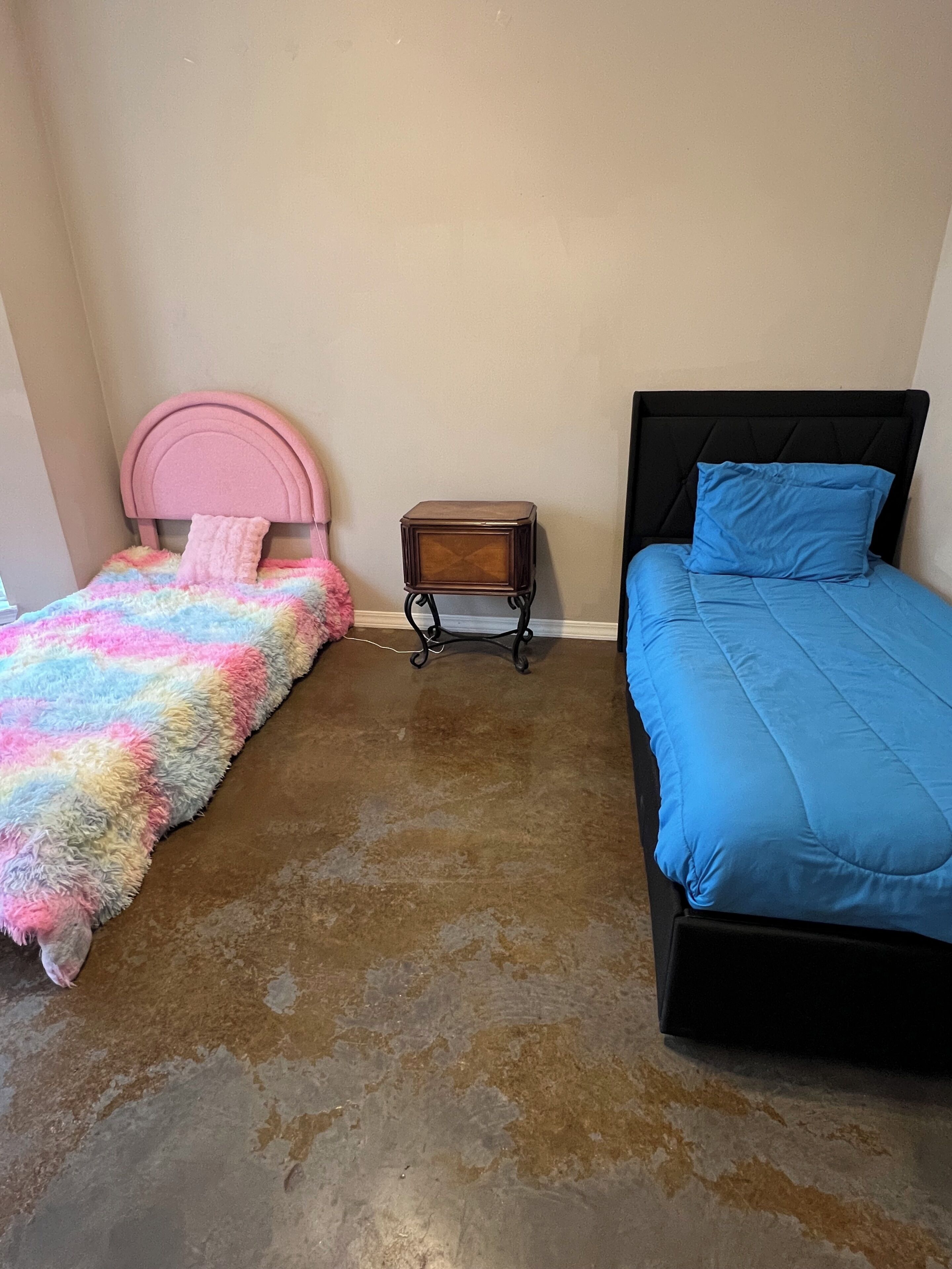 WiFi, bed sheets