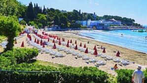 Beach - Zwei-Zimmer-Wohnung in der Nähe des Zentrums und des Palastes by Interhome (Dragovode)