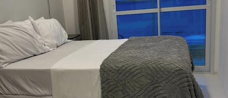 Iron/ironing board, WiFi, bed sheets
