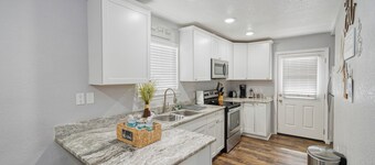 Cozy downtown 3 bedroom 3 full bath house, Near FSU, FAMU & Capitol building