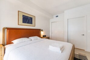 3 chambres, fer et planche à repasser, Wi-Fi, draps fournis