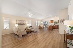 Living area - Snowbird Paradise! 3BR/2BA Home in the heart of The Villages (The Villages)