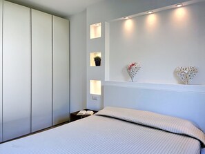Unclassified image, 4 of 31, button - Jolanda by Interhome (Domaso)