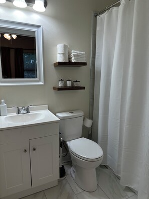 Hårtørrer, håndklæder, Toiletpapir