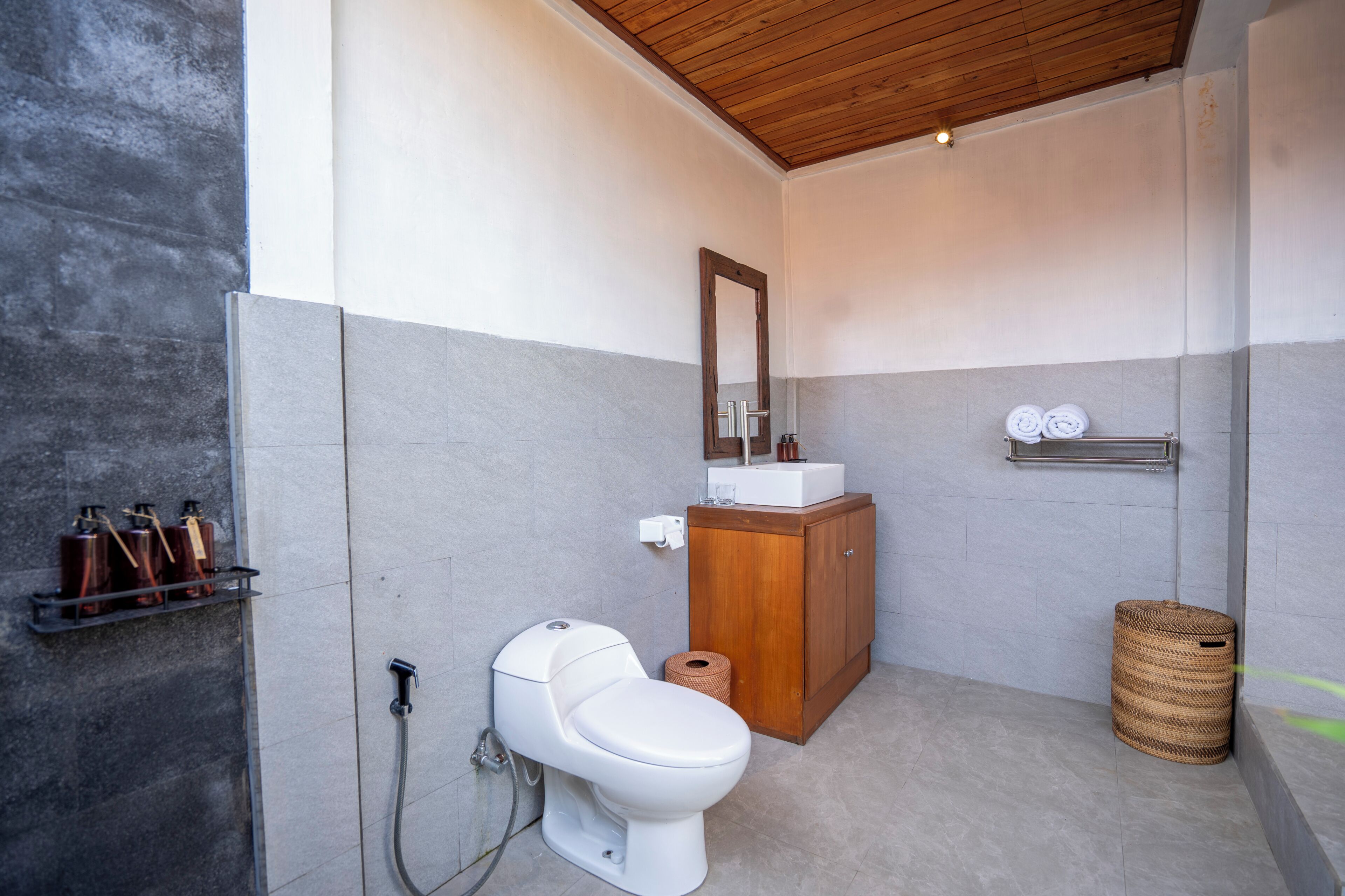 Standard Villa, Patio, Garden View | Bathroom | Shower, free toiletries, hair dryer, slippers