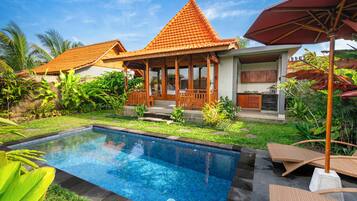 Vila Standar, patio, pemandangan kebun | Kolam renang | Kolam renang outdoor