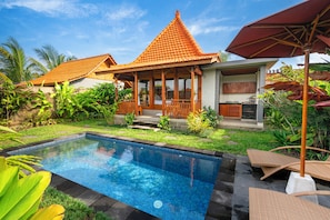 Standardvilla - terrasse - udsigt til have | Pool | Udendørs pool