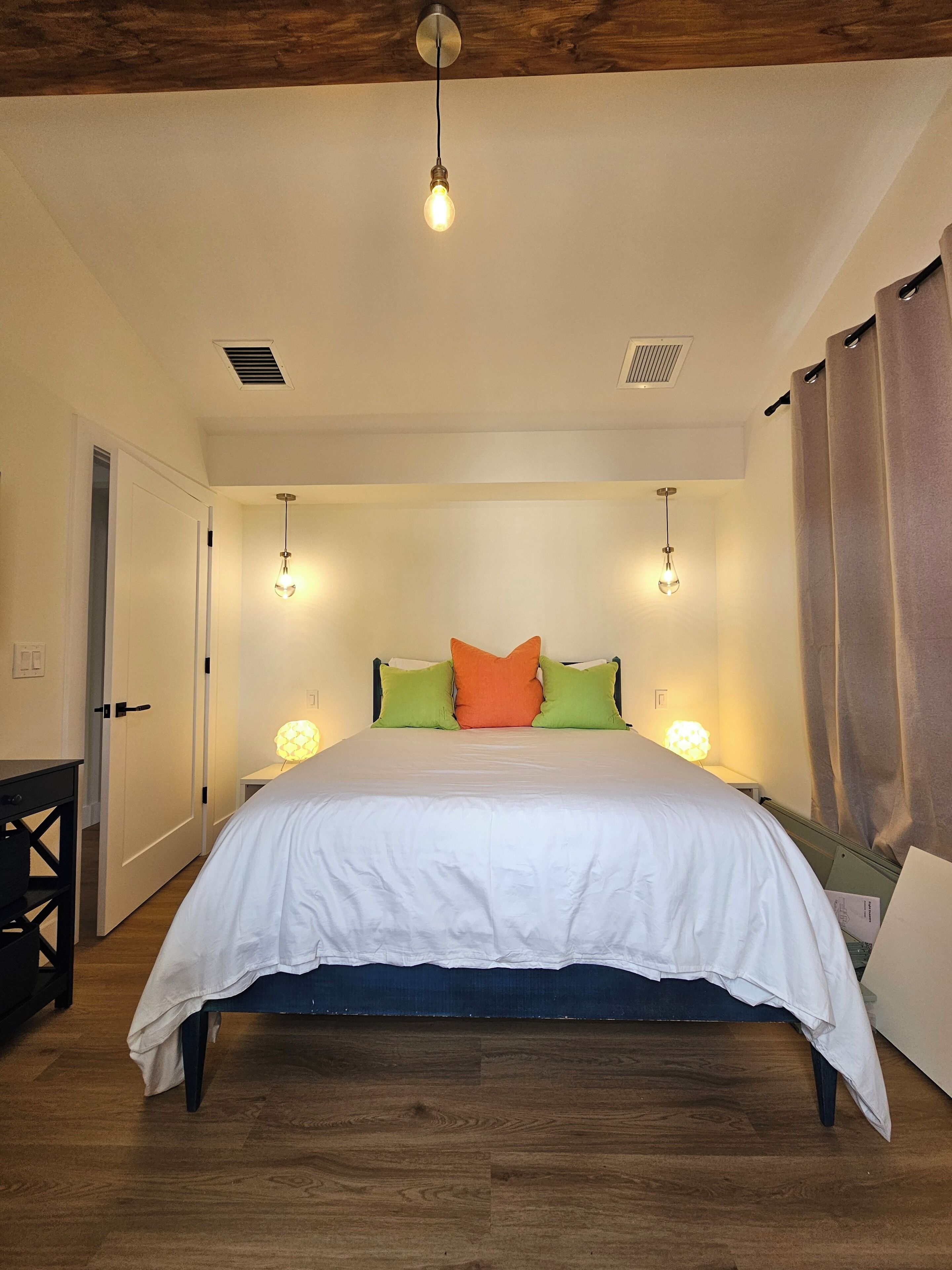 3 chambres, bureau, fer et planche à repasser, accès au Wi-Fi (inclus)
